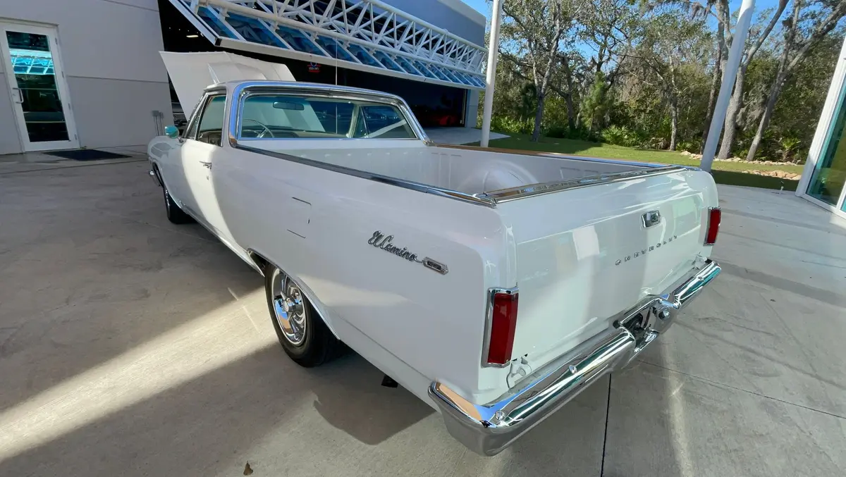Vehicle photo 45