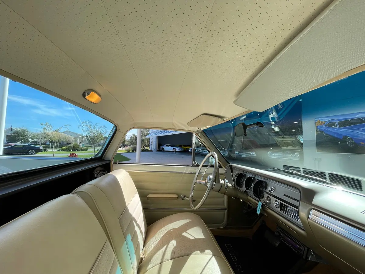 Vehicle photo 43