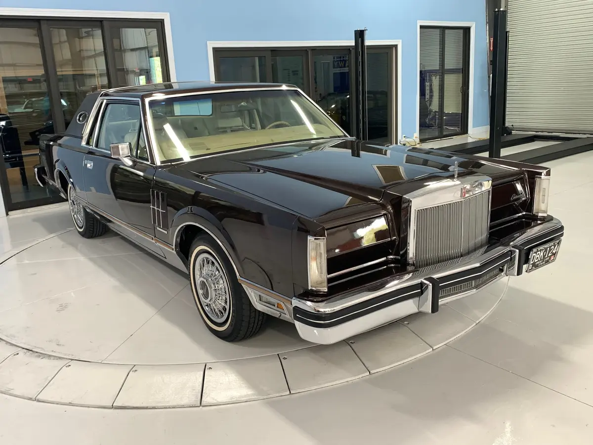 Vehicle photo 12