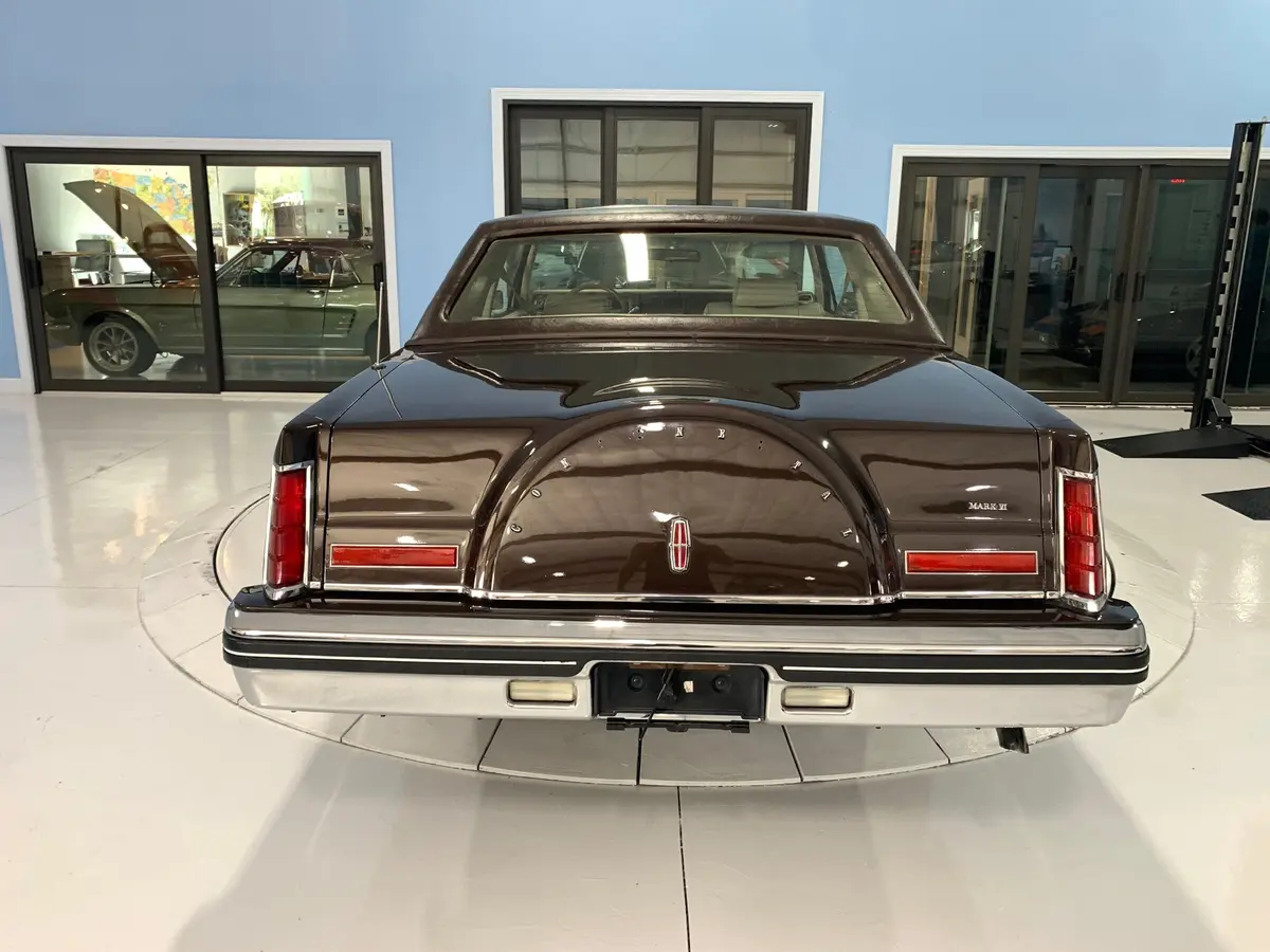 Vehicle photo 20