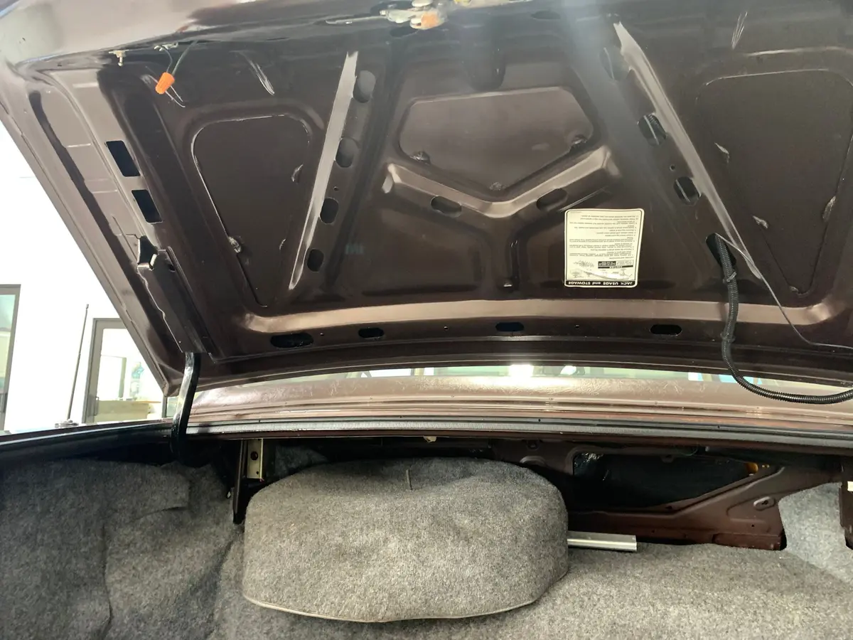 Vehicle photo 23