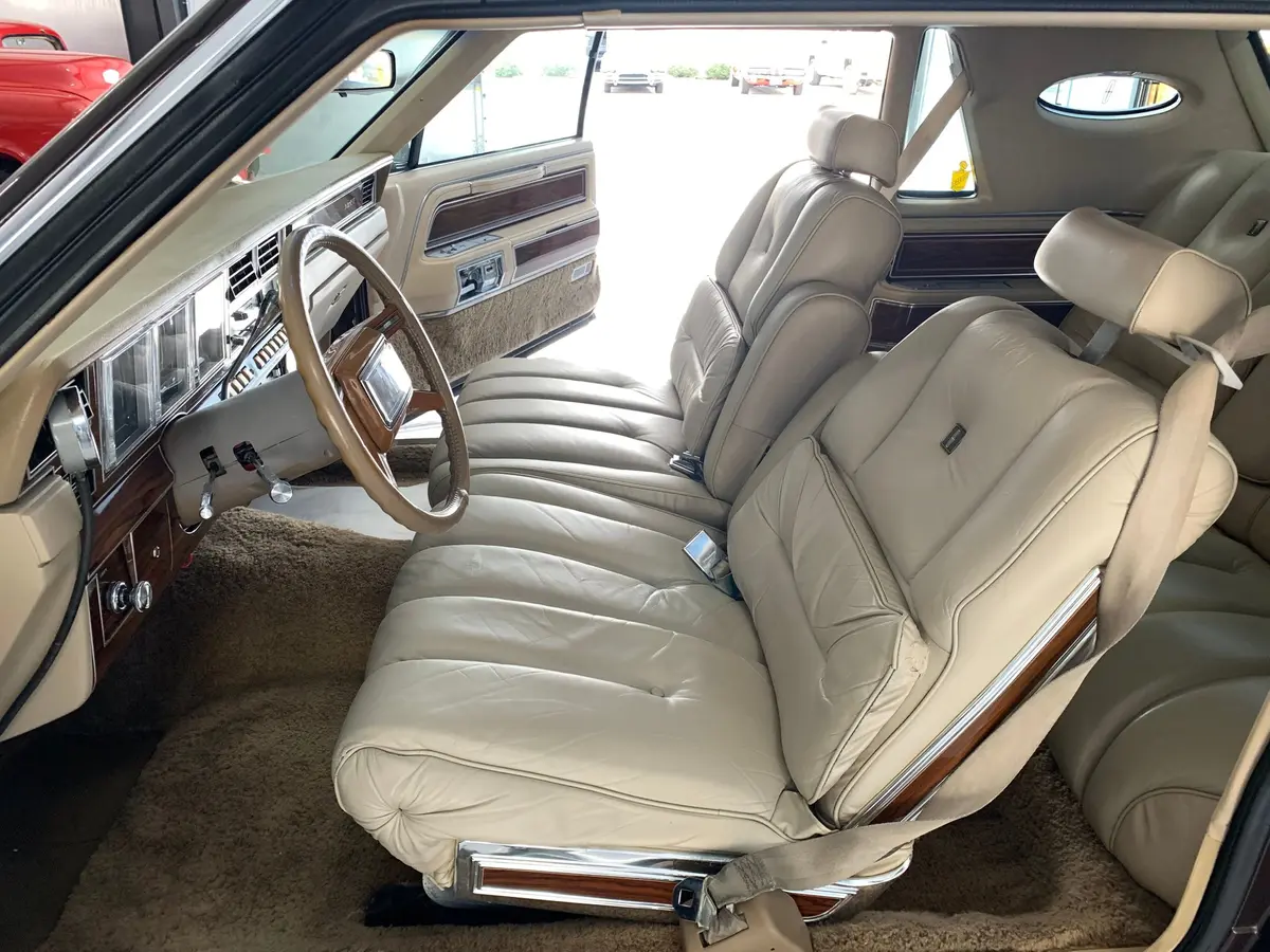 Vehicle photo 28