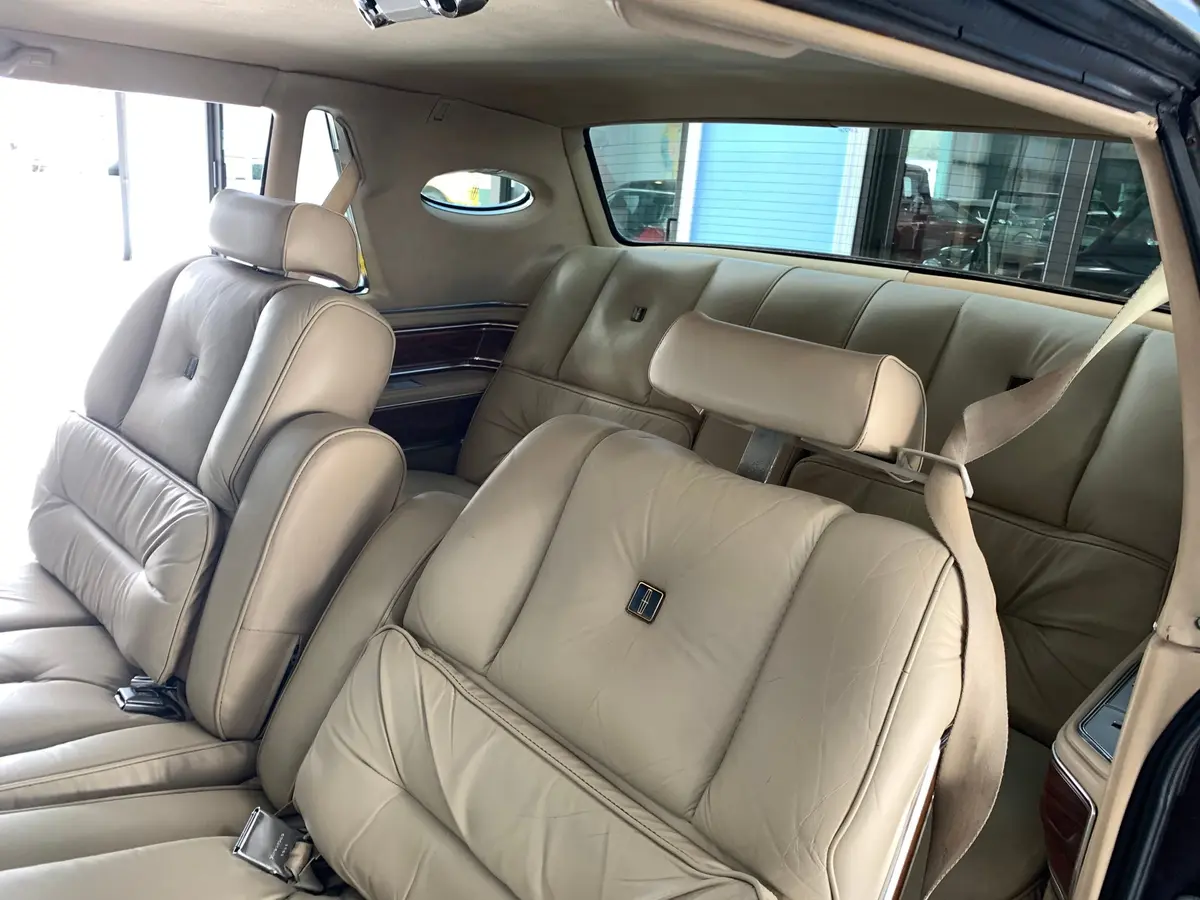 Vehicle photo 30