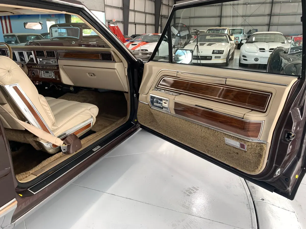 Vehicle photo 34
