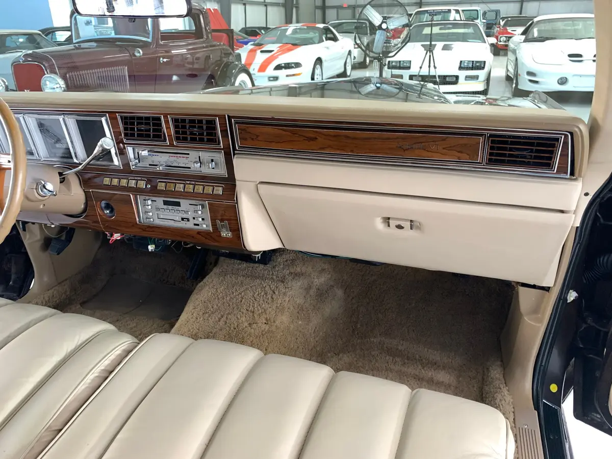 Vehicle photo 38