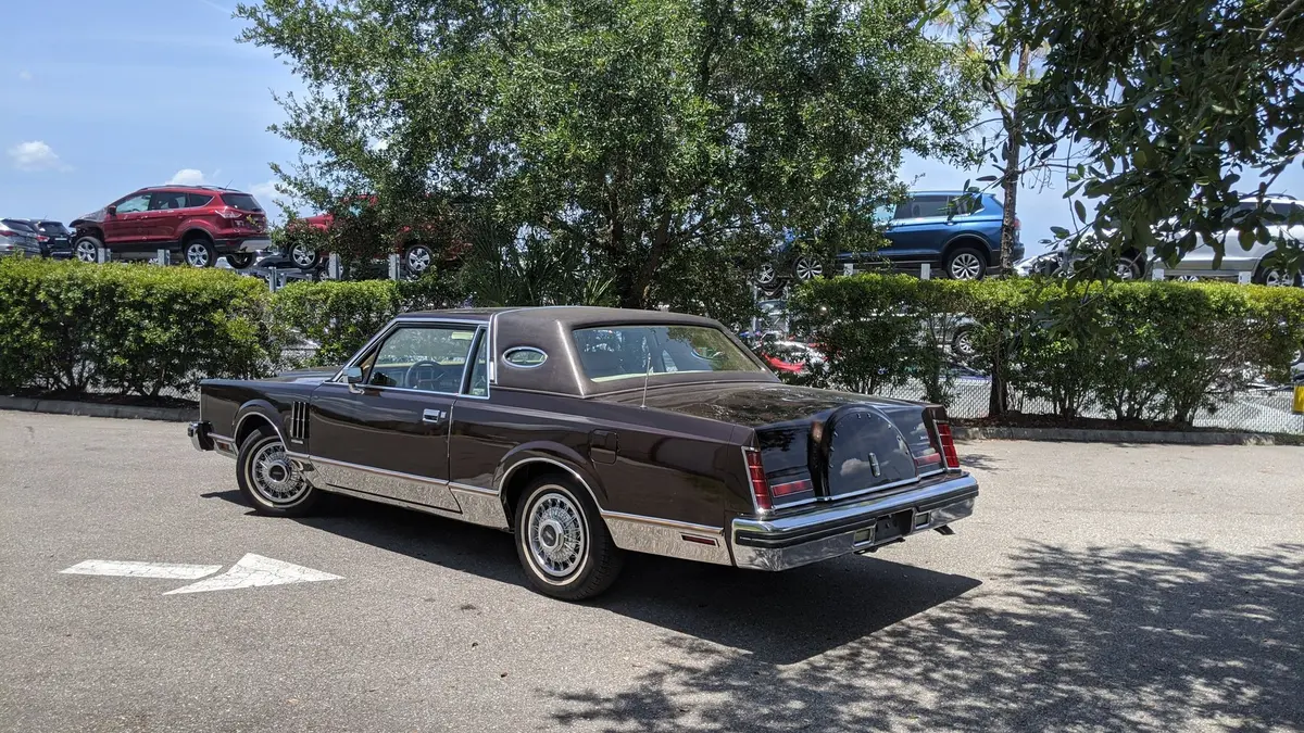 Vehicle photo 49