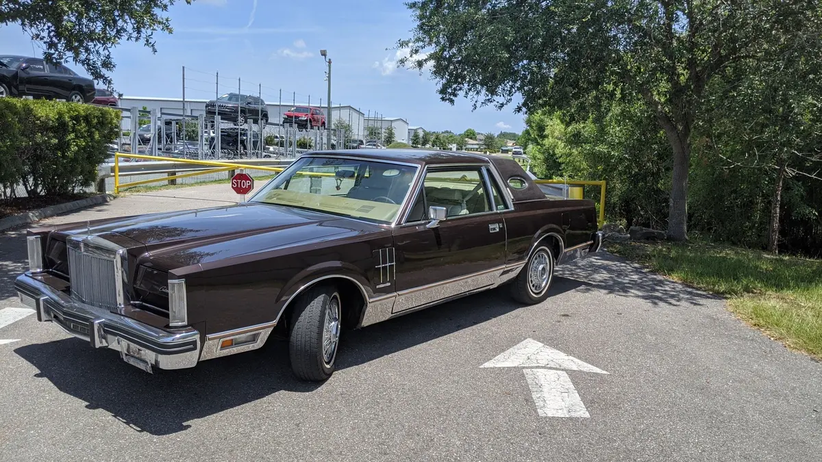 Vehicle photo 50