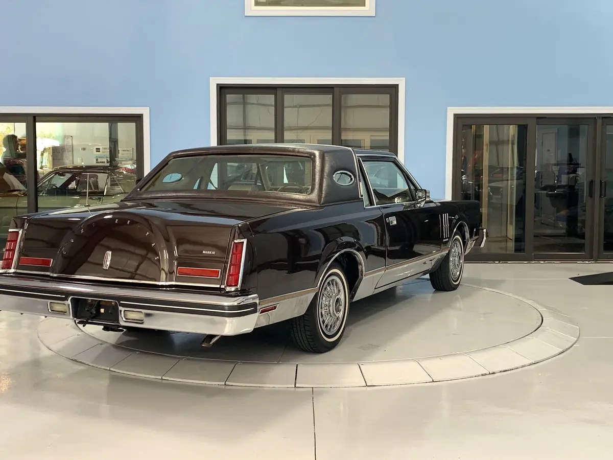 Vehicle photo 6