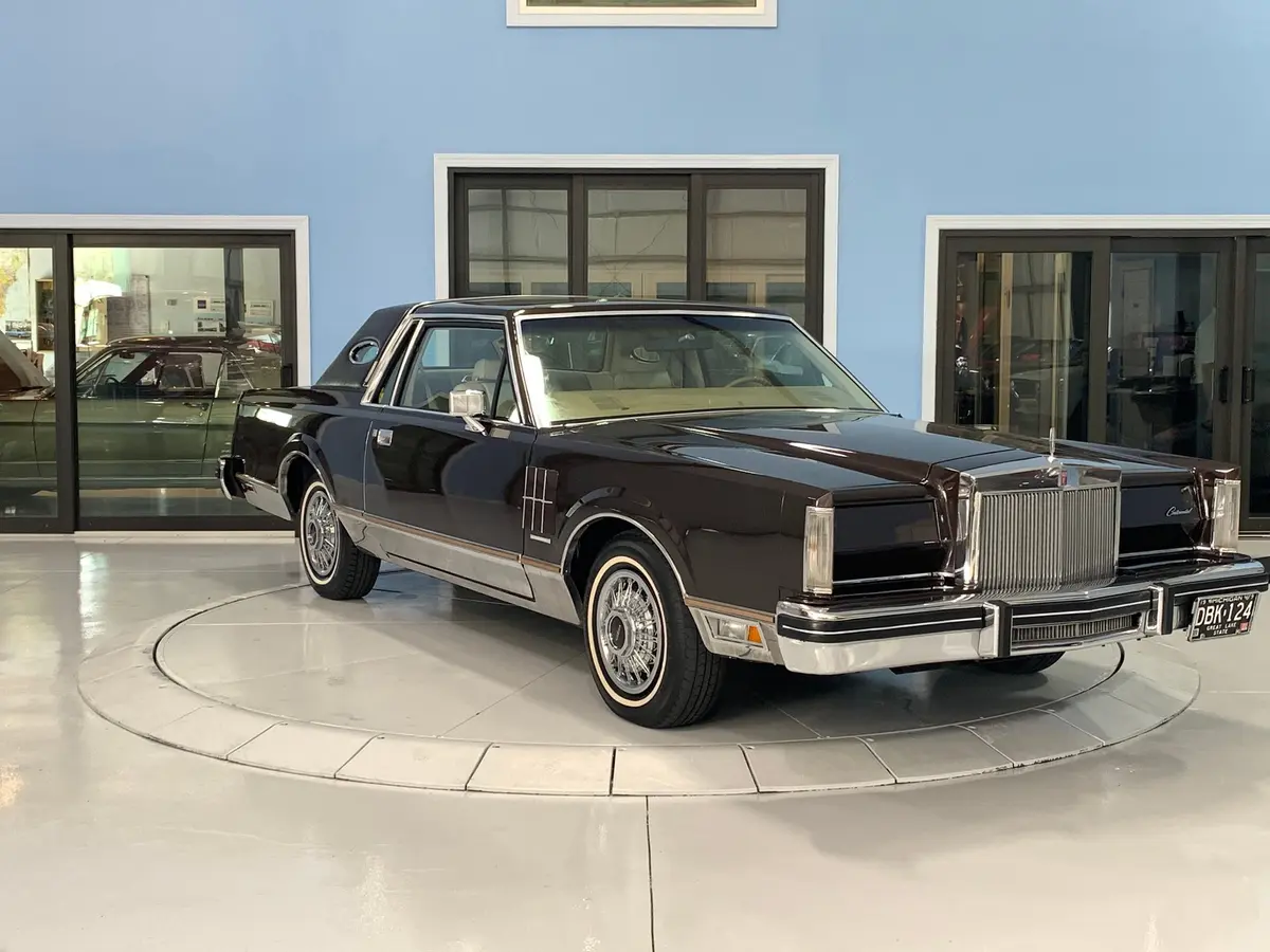 Vehicle photo 8