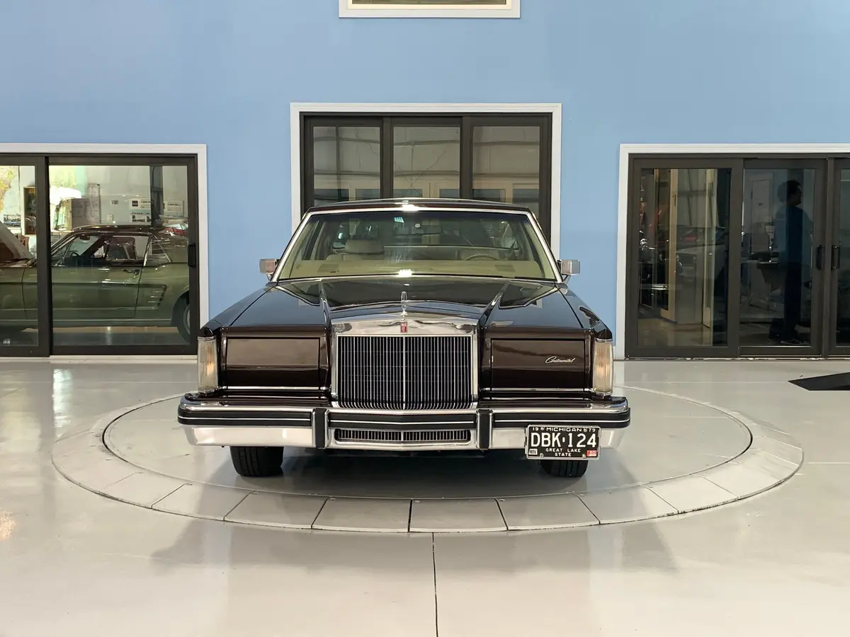 Vehicle photo 9