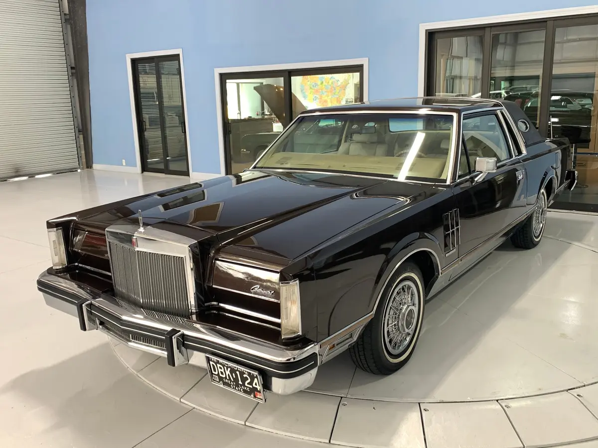 Vehicle photo 10