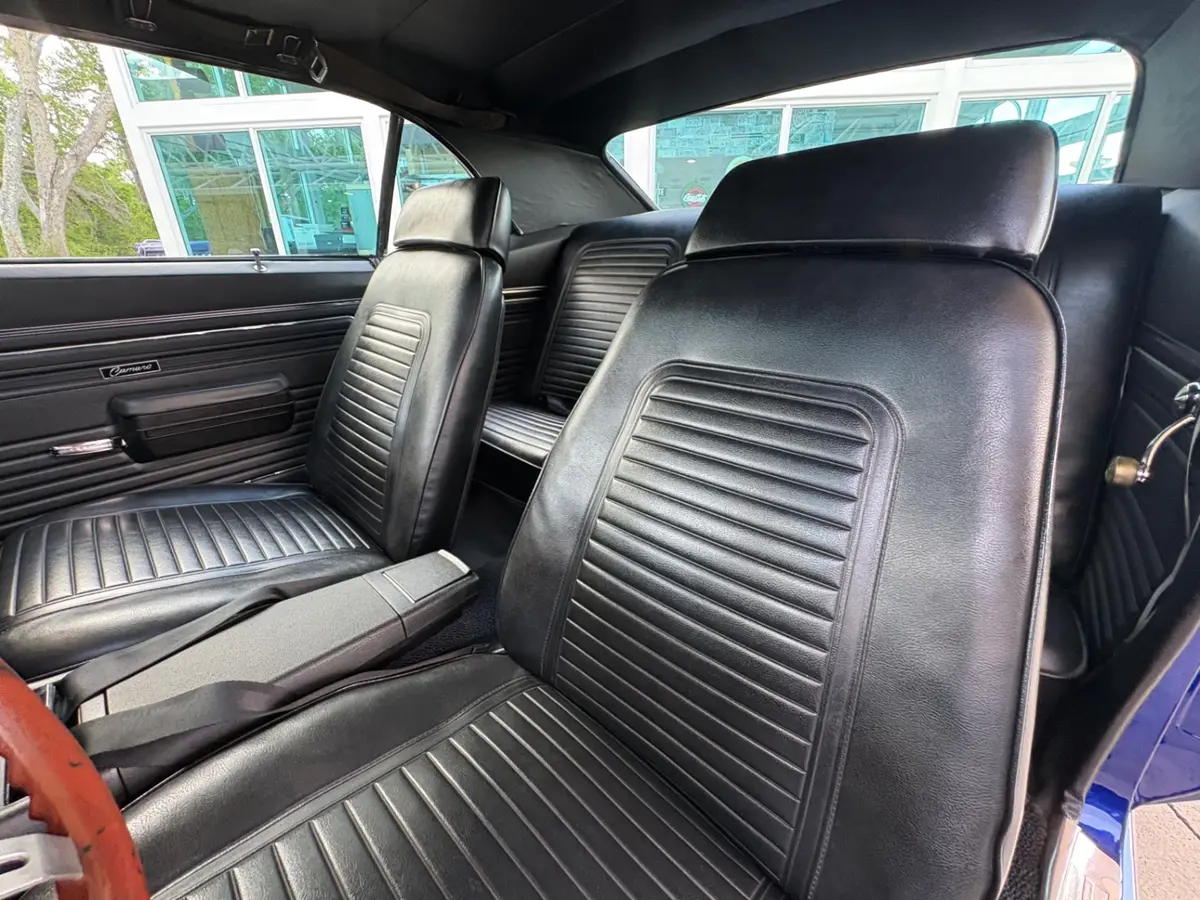 Vehicle photo 34