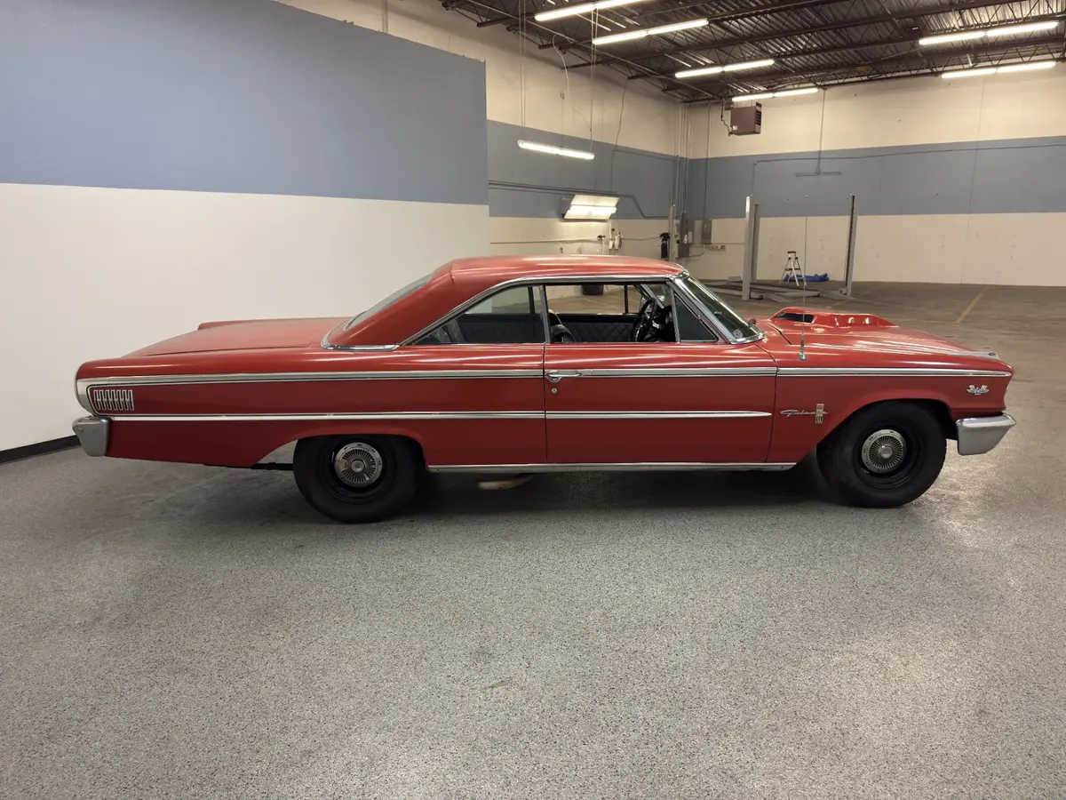 Vehicle photo 7