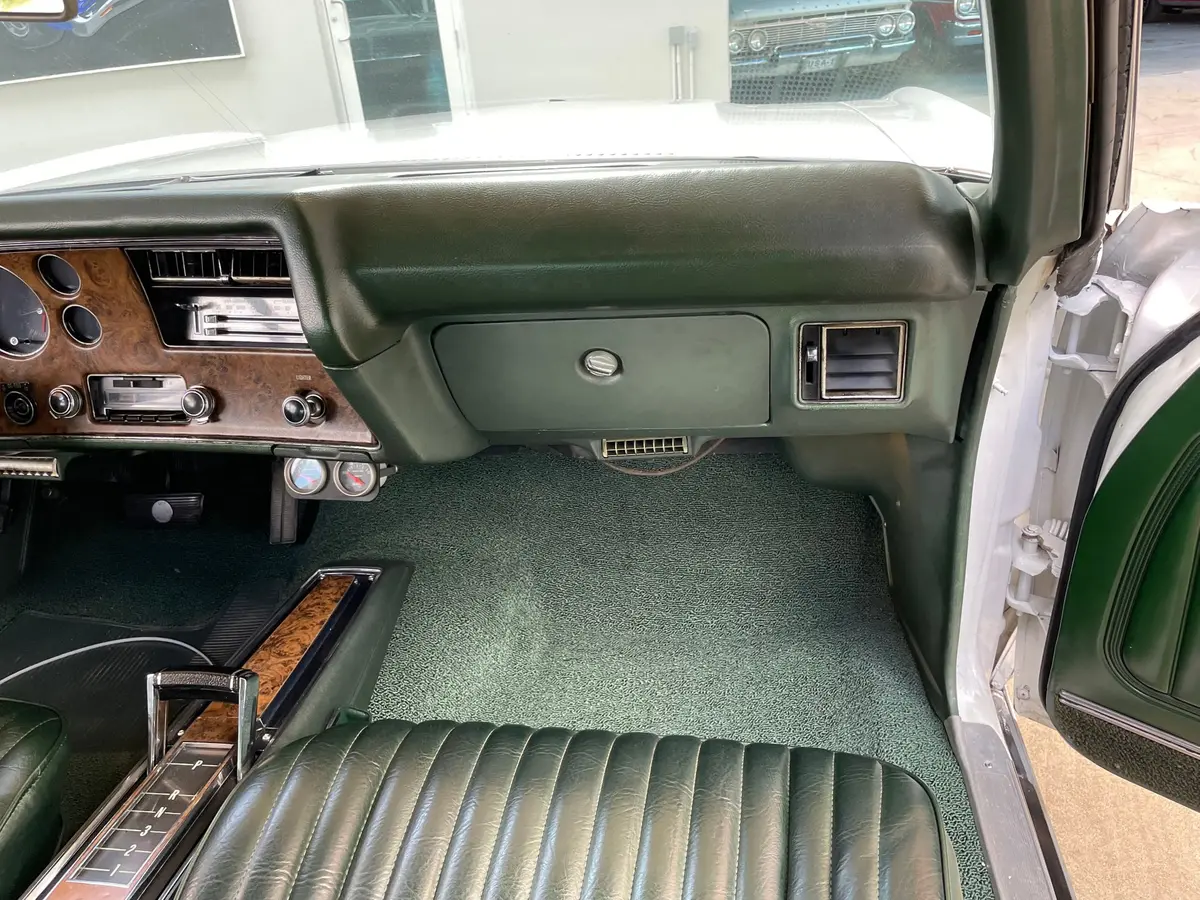 Vehicle photo 34