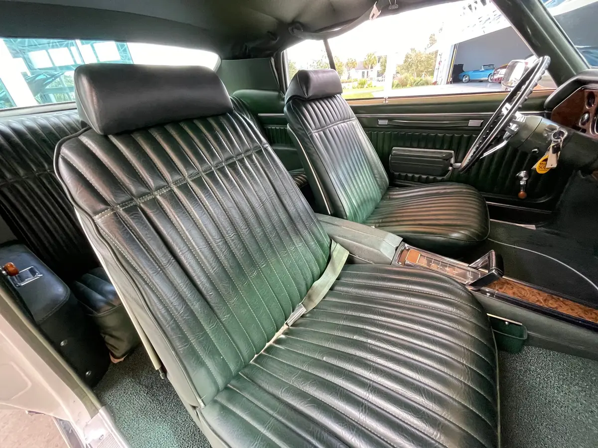 Vehicle photo 32