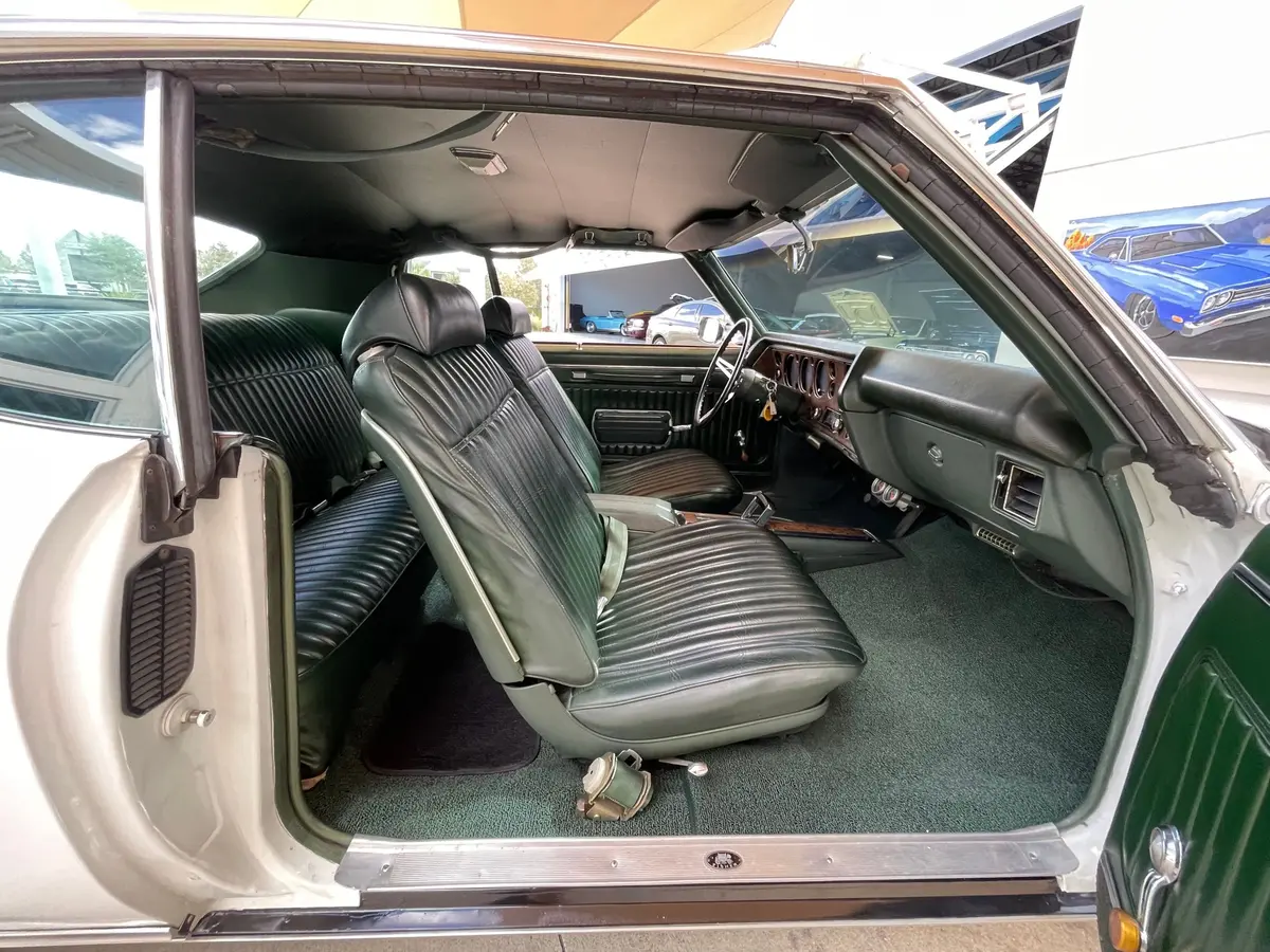Vehicle photo 31