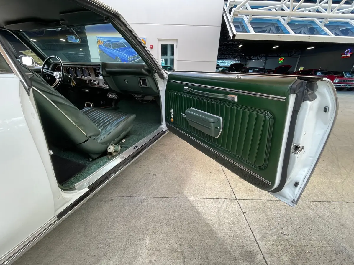 Vehicle photo 29