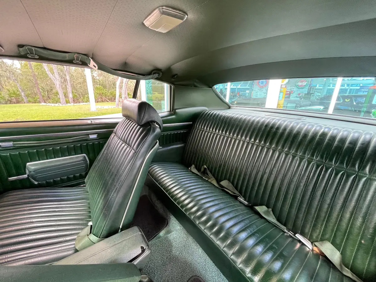 Vehicle photo 27
