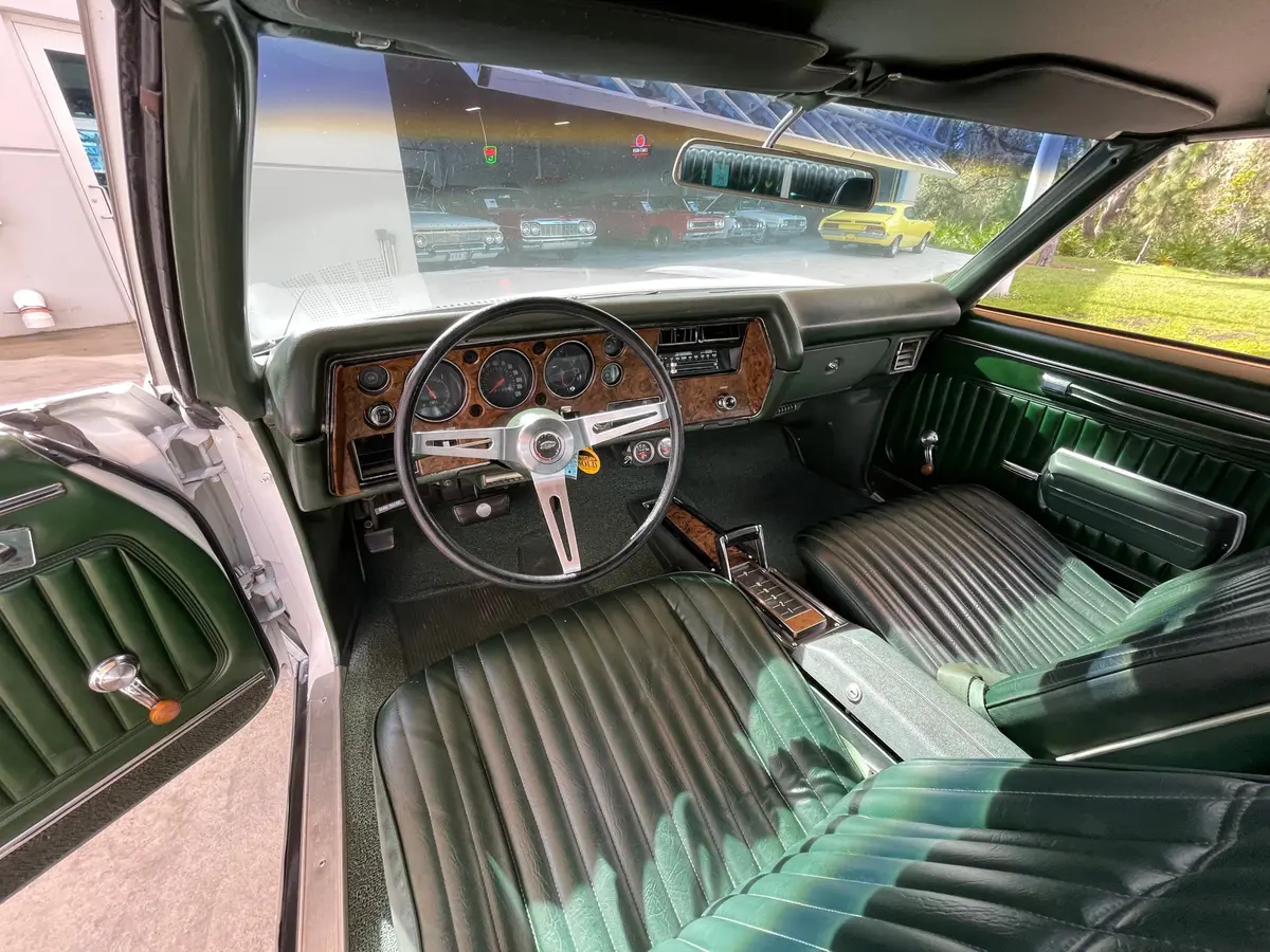 Vehicle photo 24
