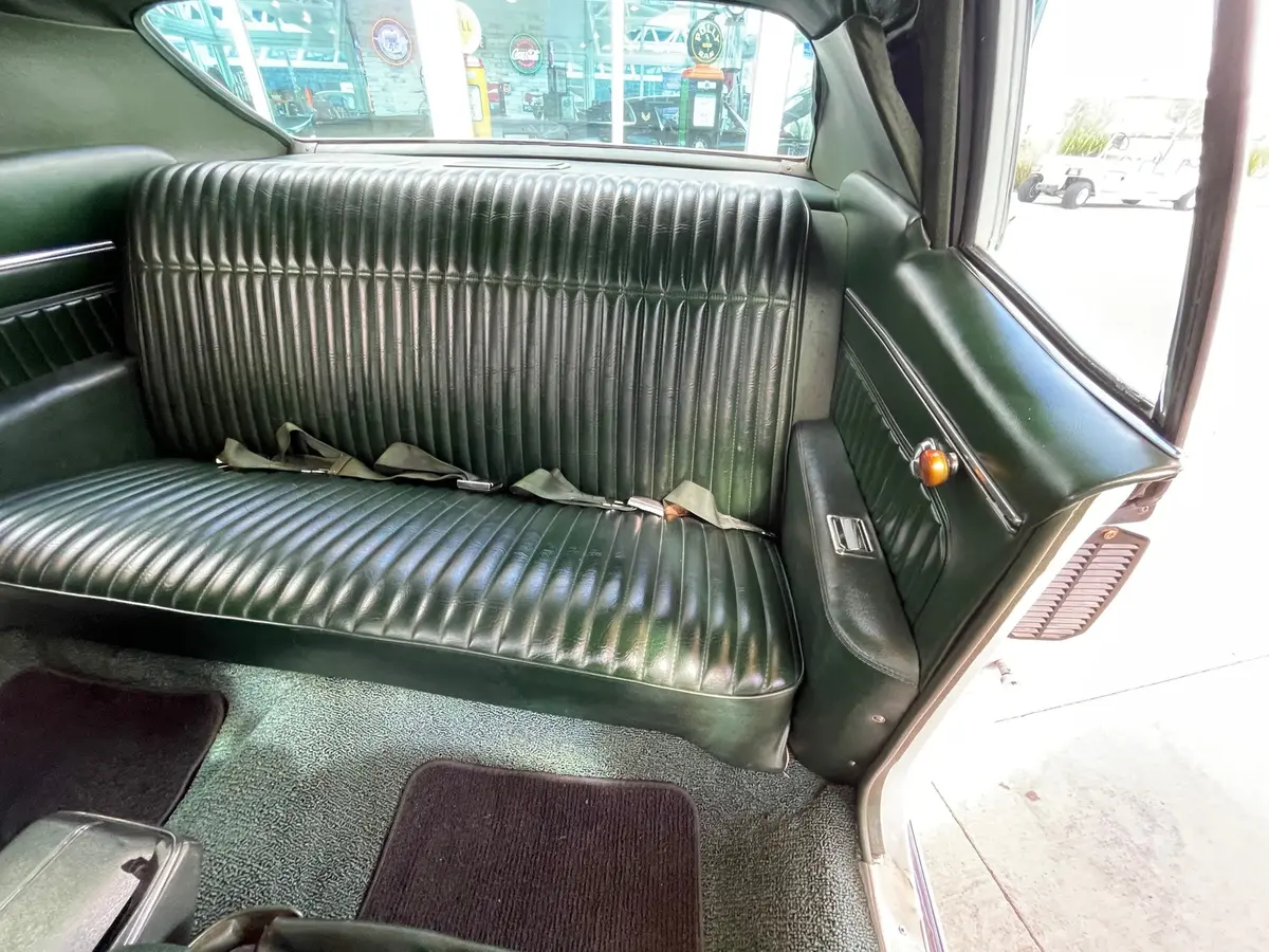 Vehicle photo 26