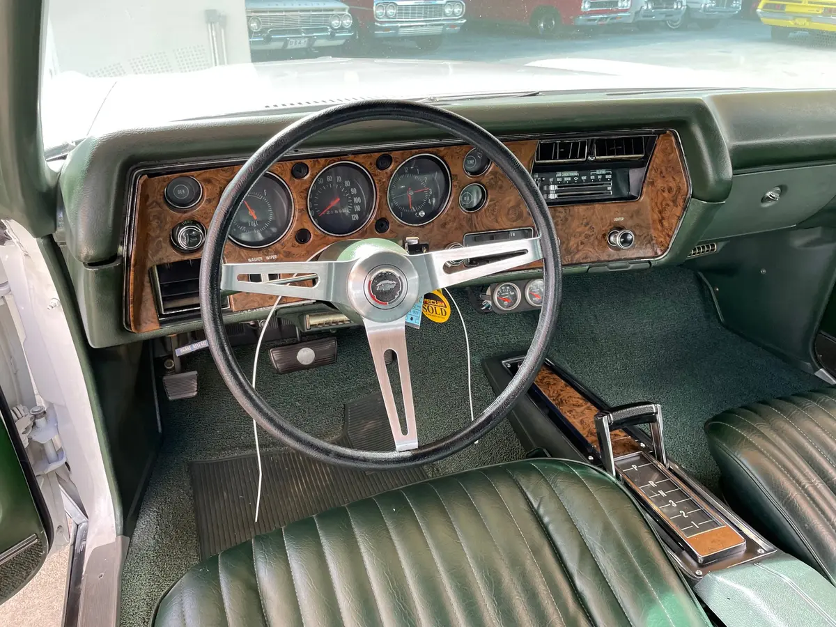 Vehicle photo 21
