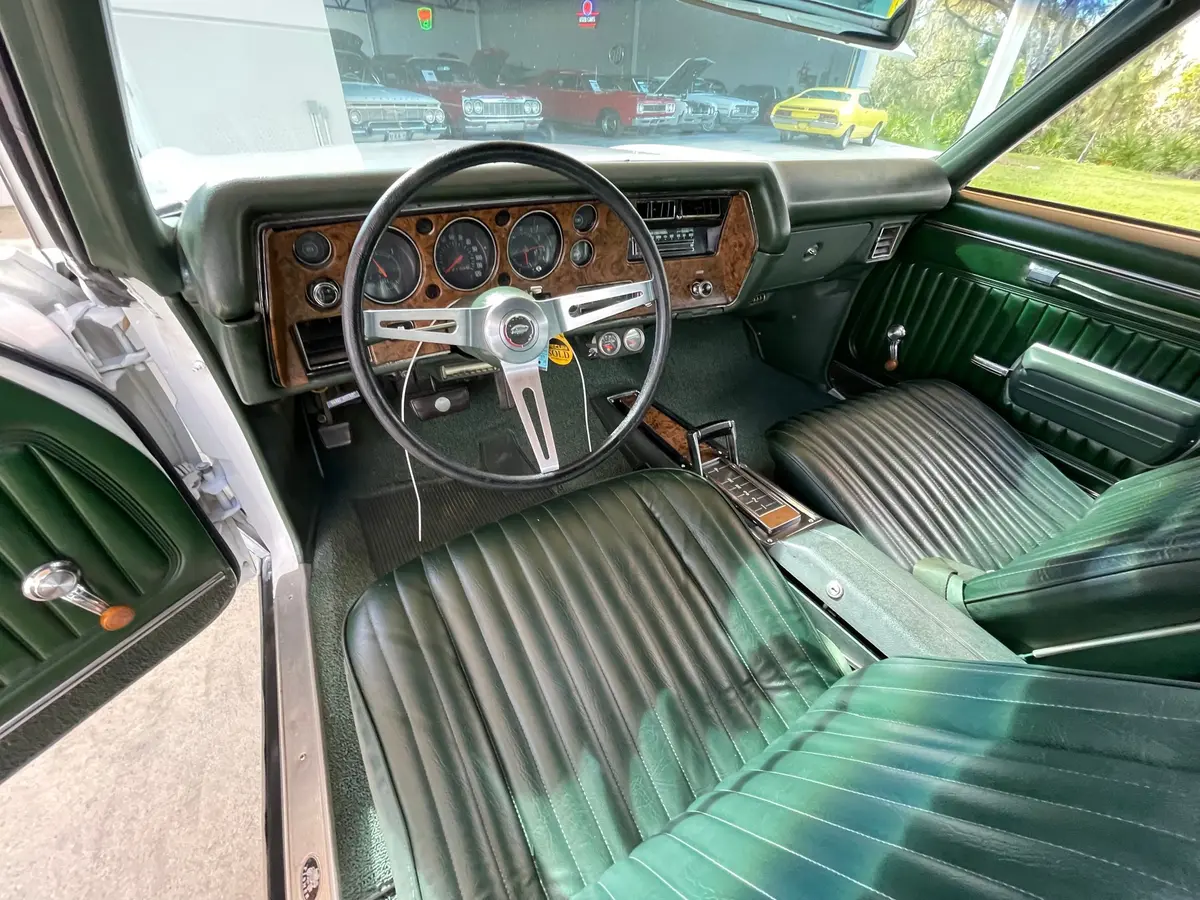 Vehicle photo 20