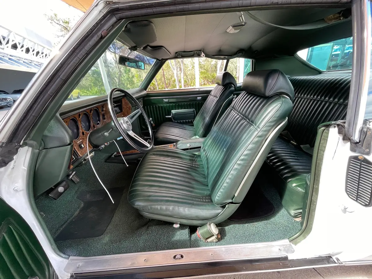 Vehicle photo 18