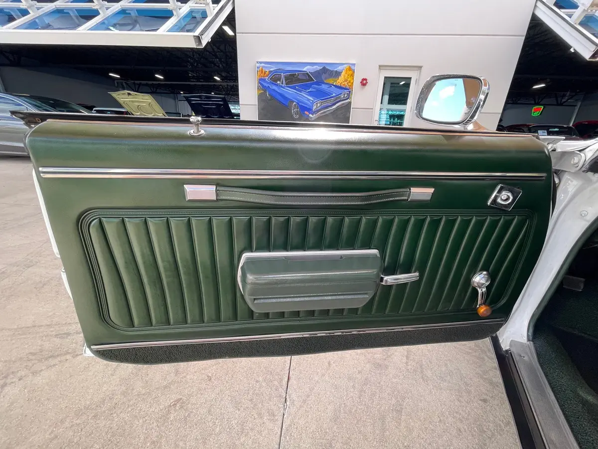 Vehicle photo 16