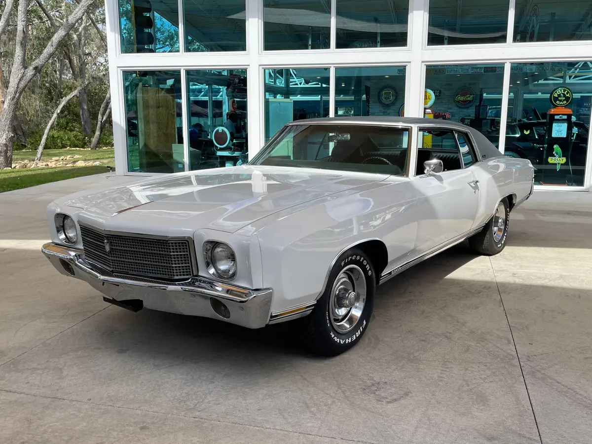 Vehicle photo 12