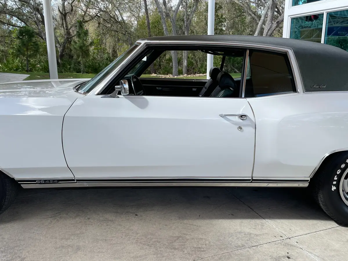 Vehicle photo 14