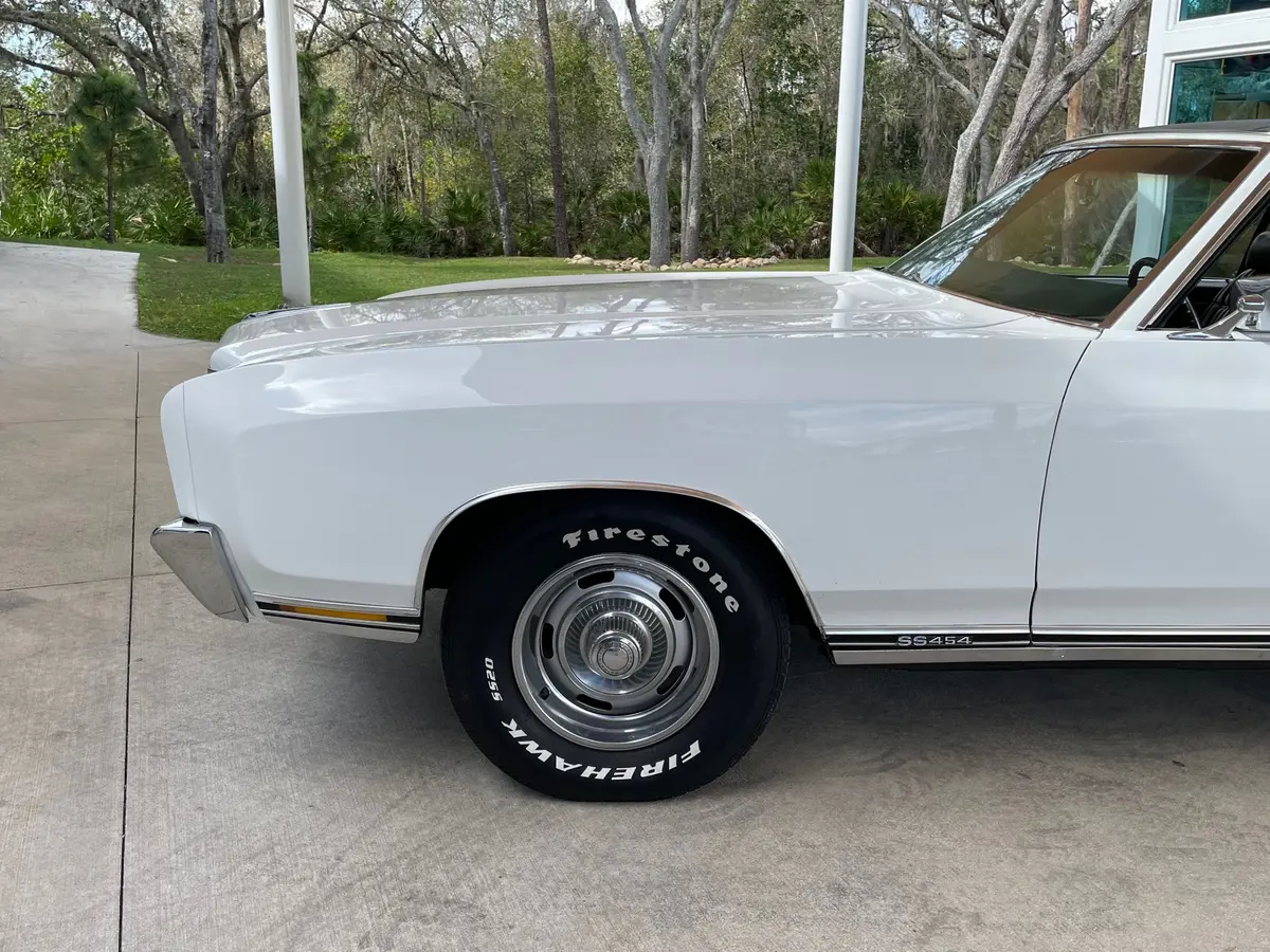 Vehicle photo 13