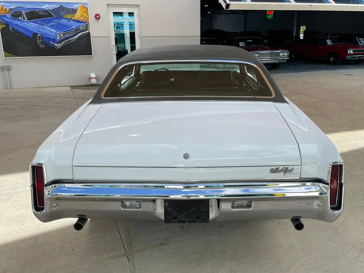 Vehicle photo 9
