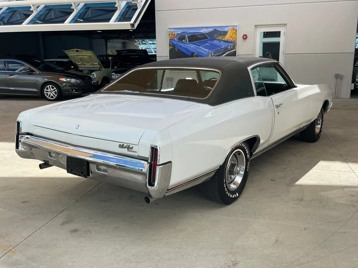 Vehicle photo 8