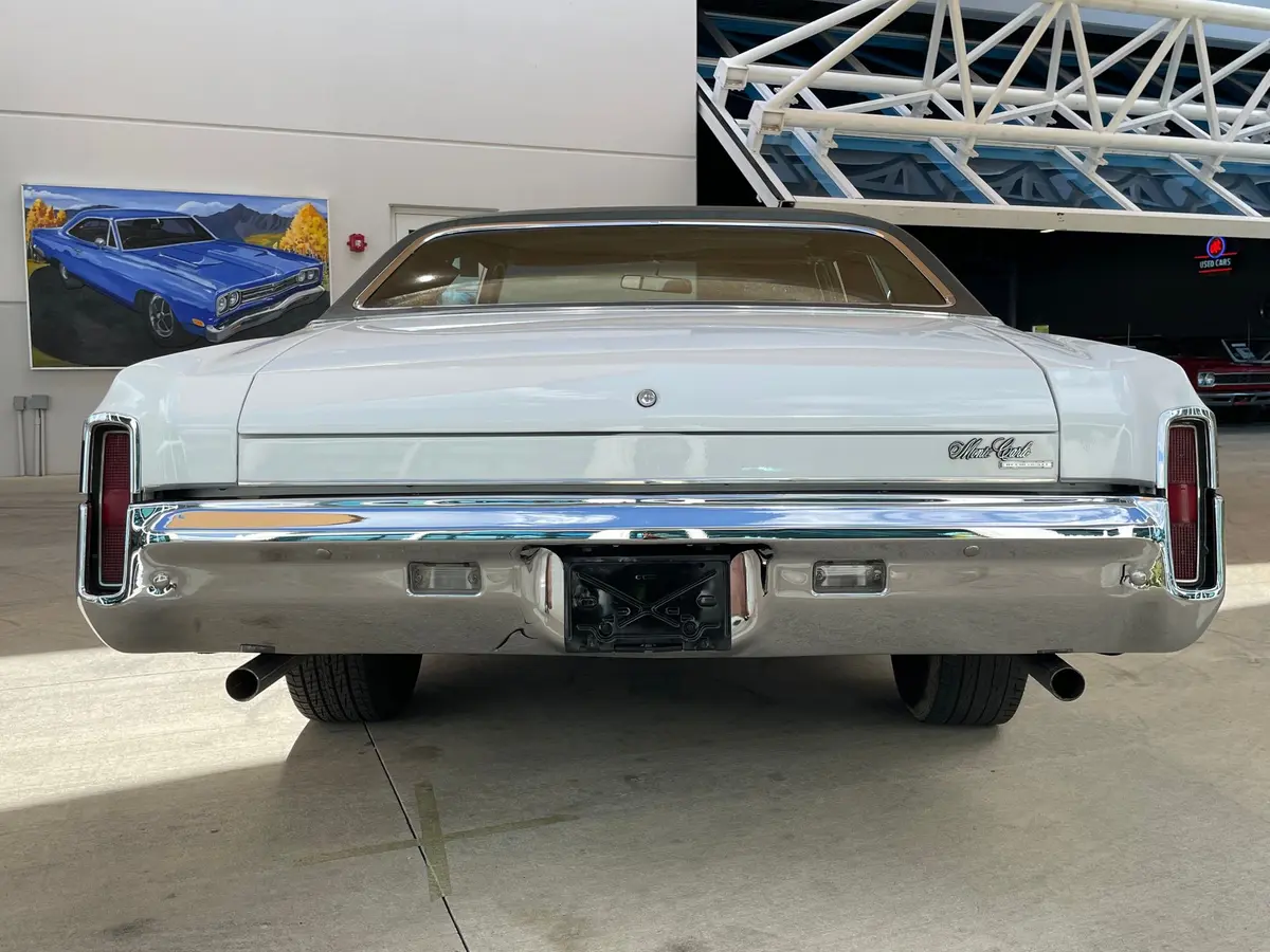 Vehicle photo 6