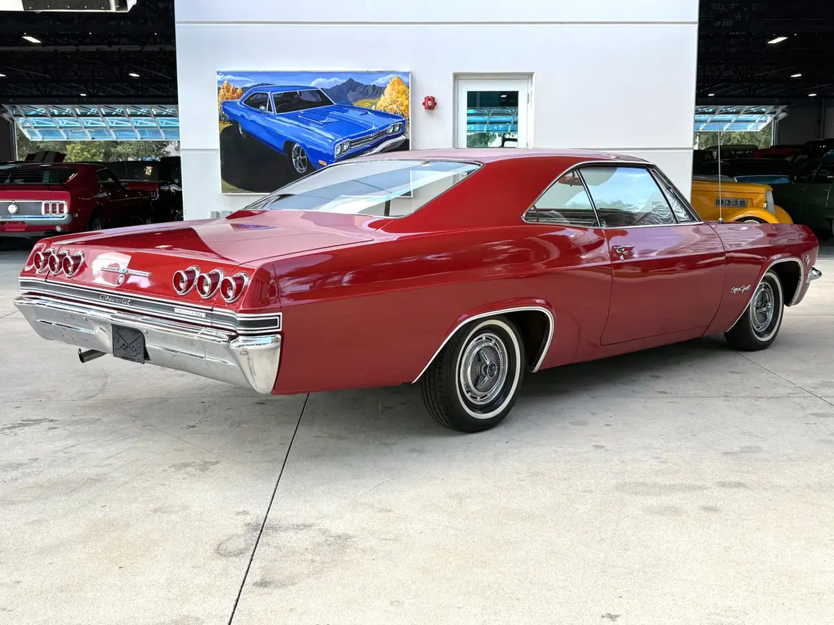 Vehicle photo 6