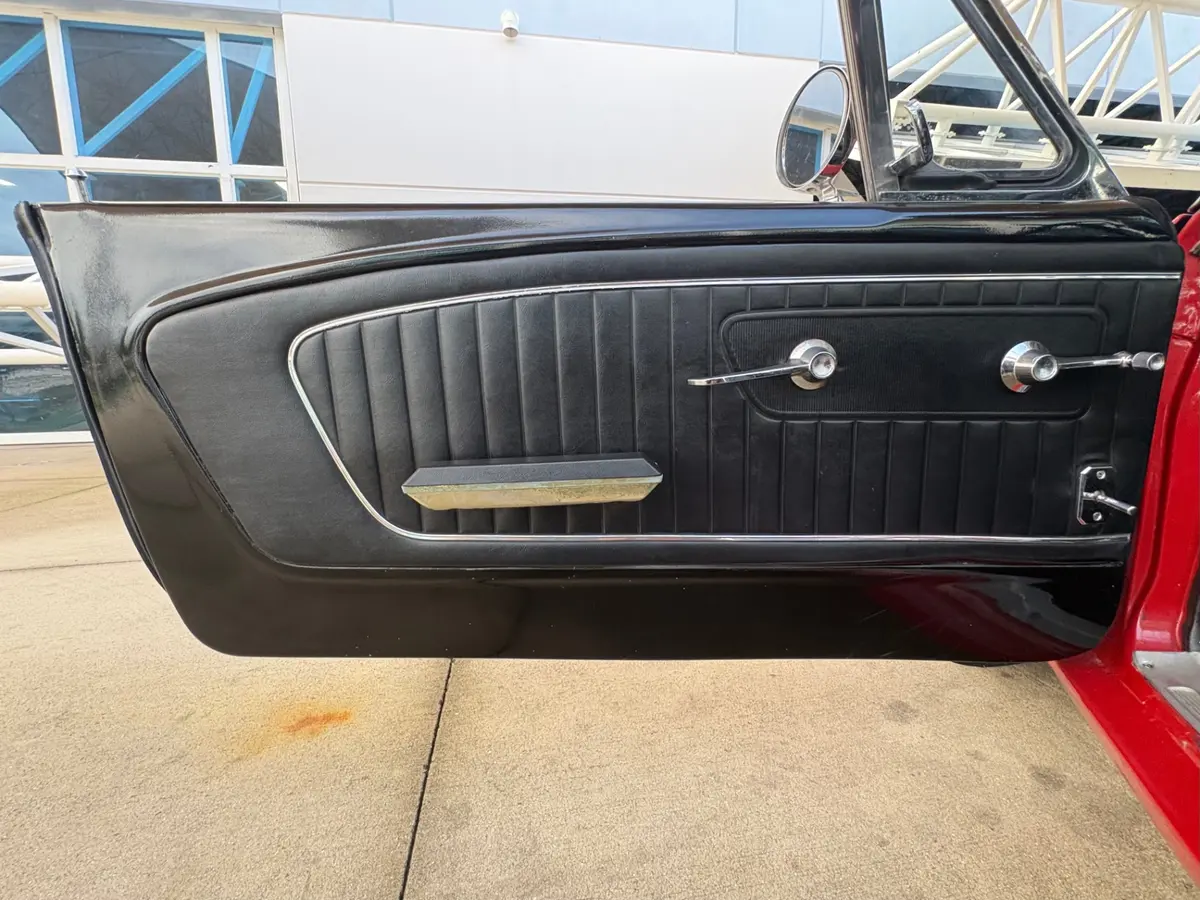 Vehicle photo 37