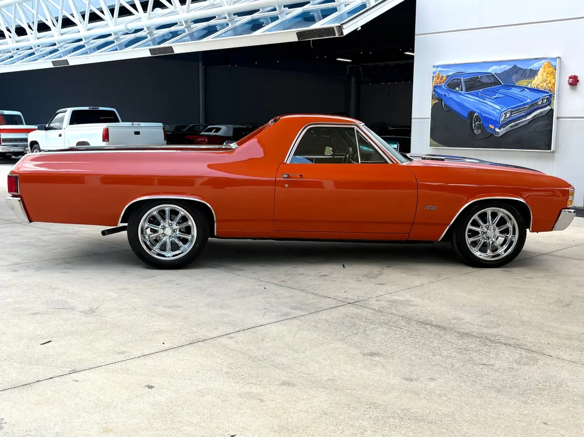 Vehicle photo 5