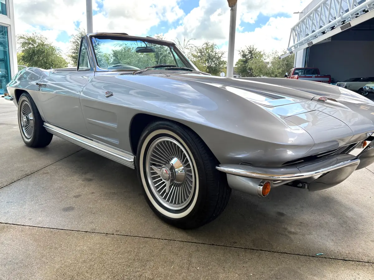 Vehicle photo 19