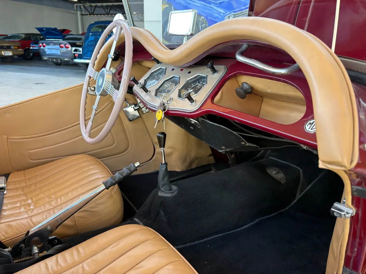 Vehicle photo 38