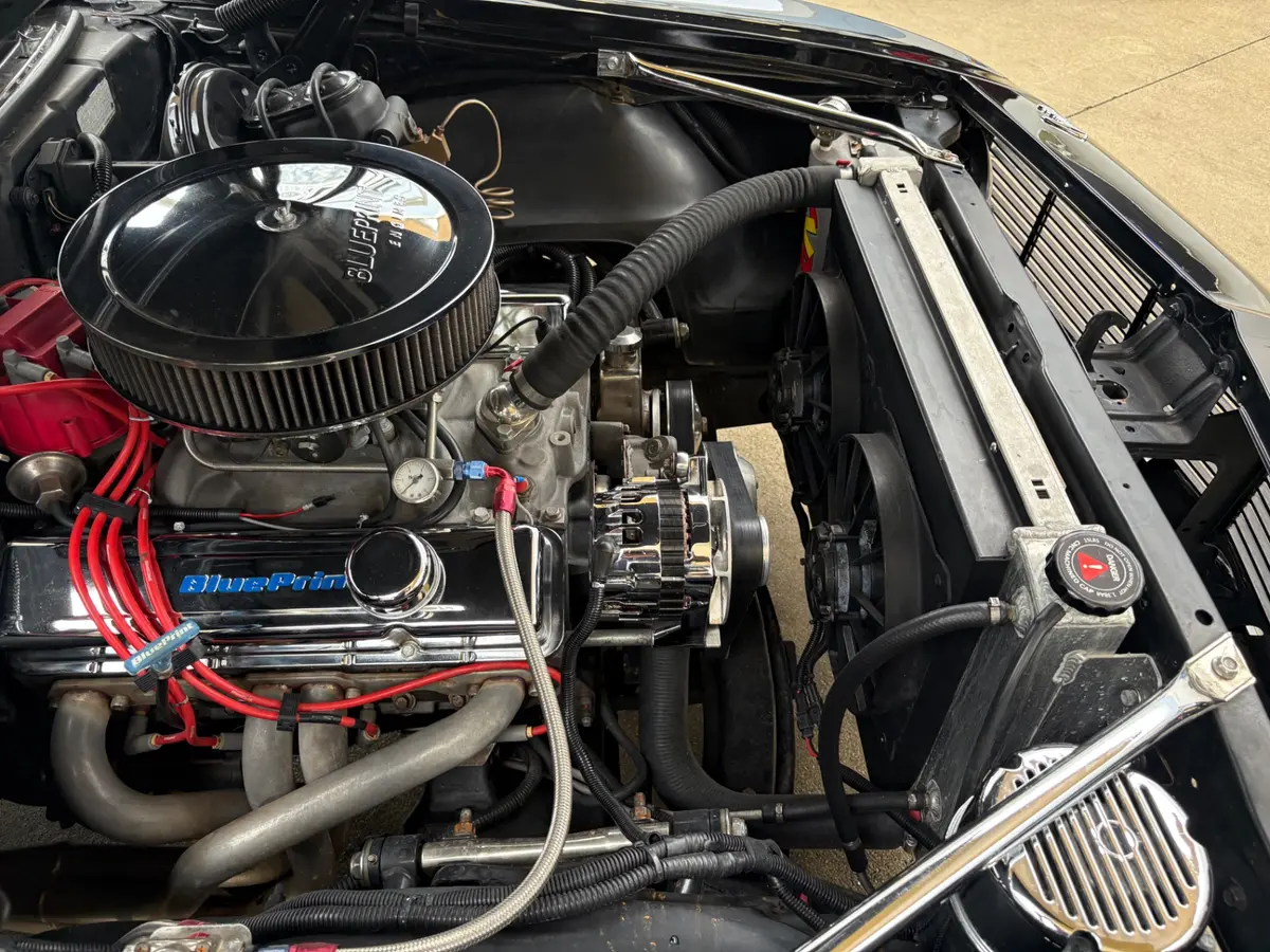Vehicle photo 25