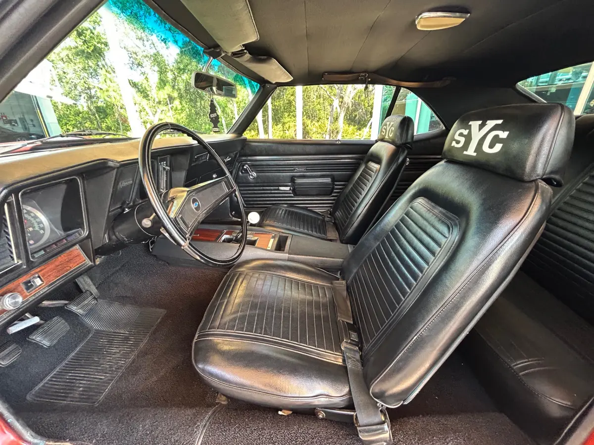 Vehicle photo 32