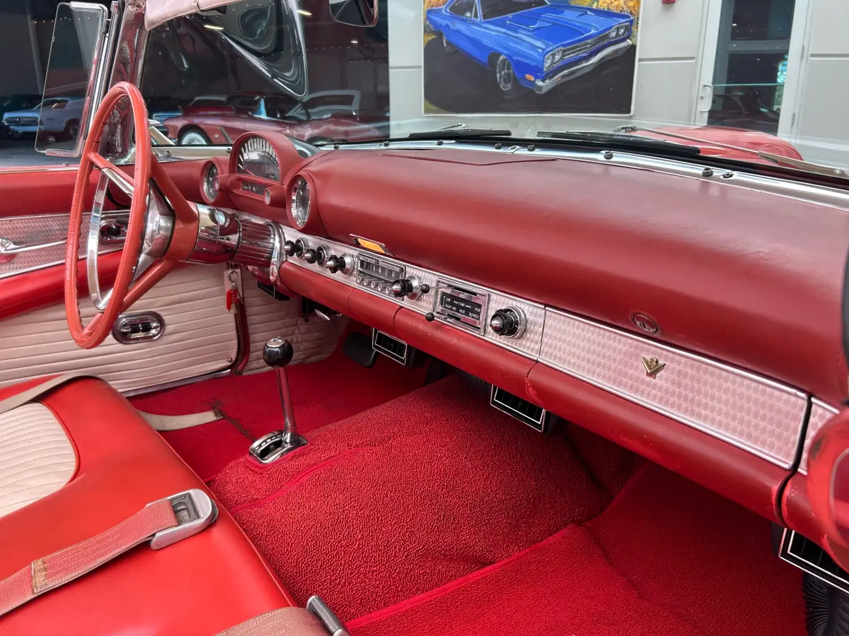 Vehicle photo 37
