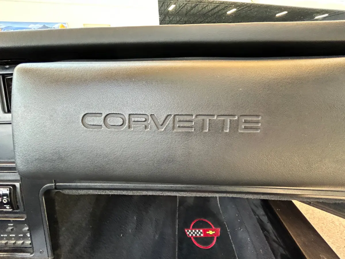 Vehicle photo 29