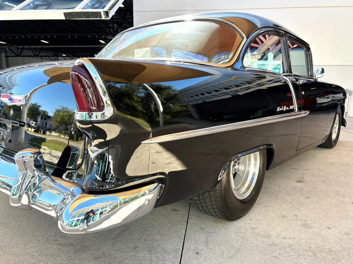 Vehicle photo 16