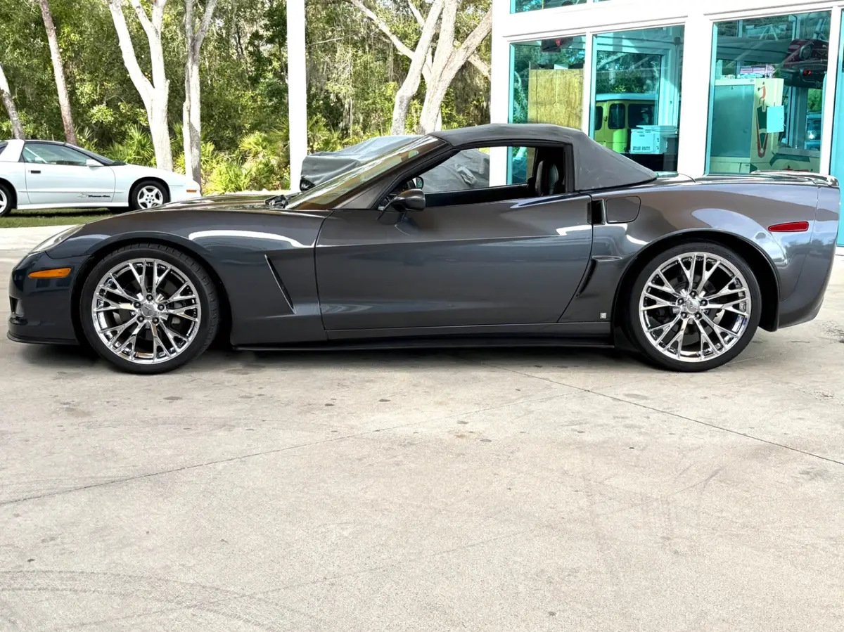 Vehicle photo 24
