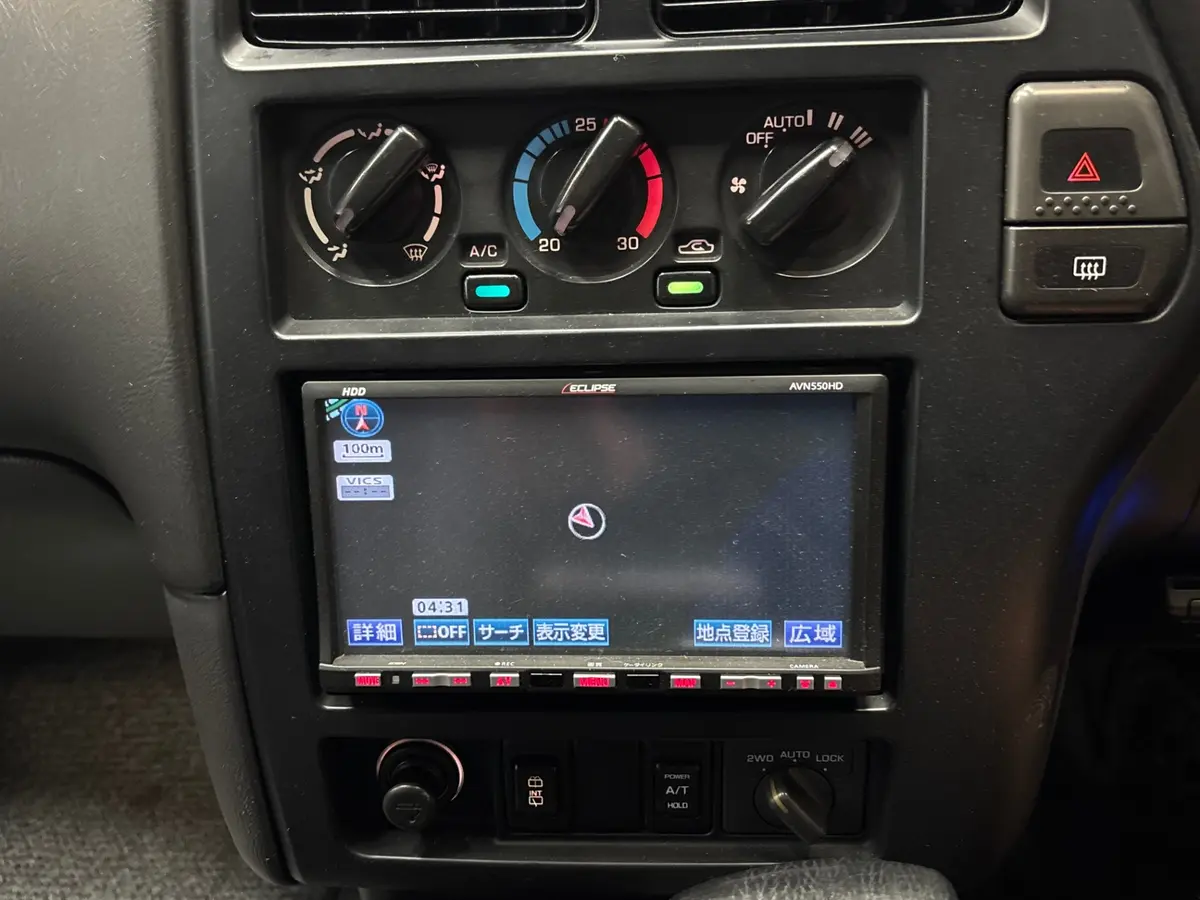 Vehicle photo 27