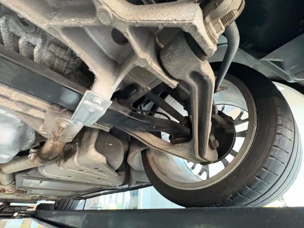 Vehicle photo 50
