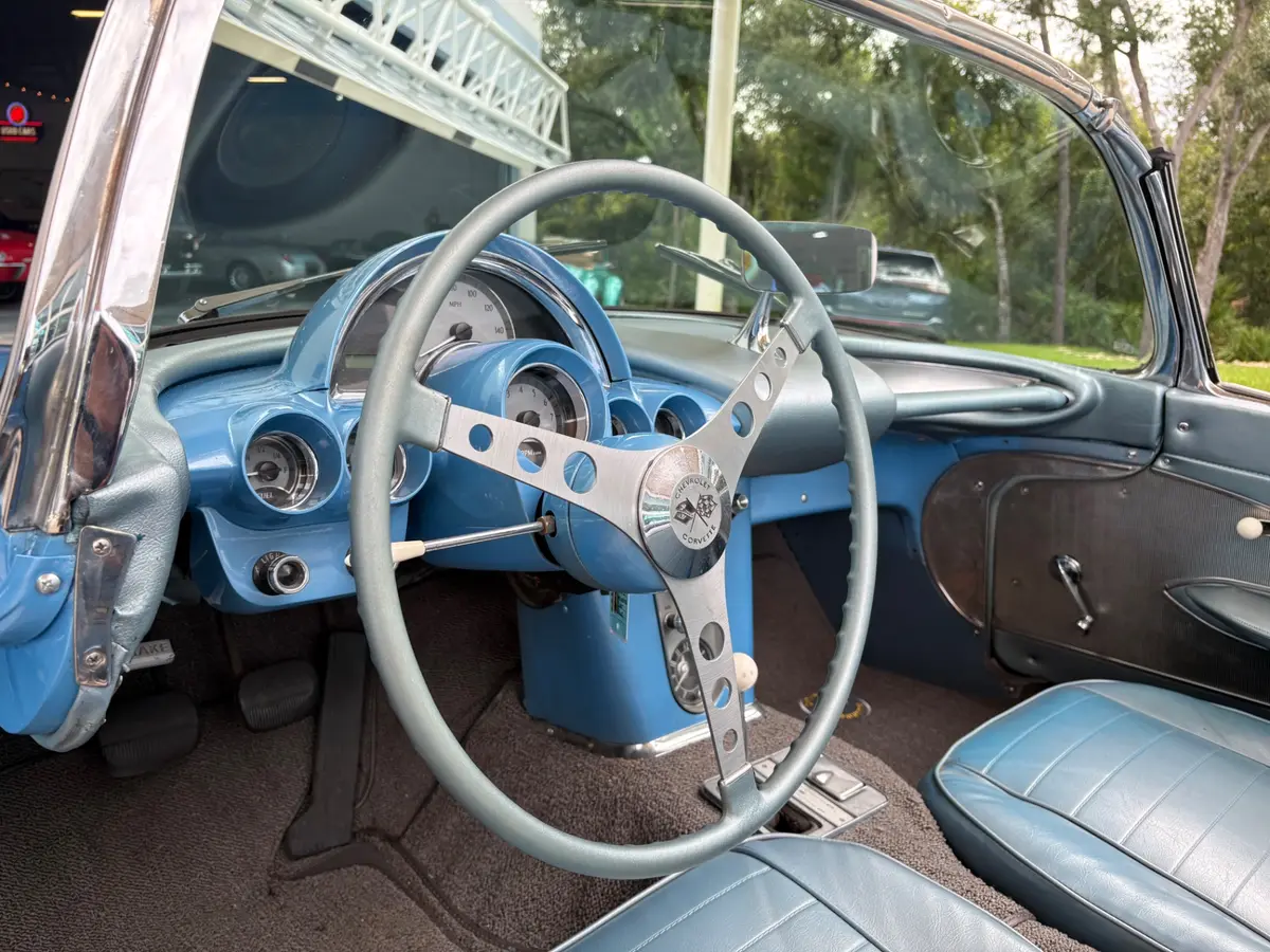 Vehicle photo 32