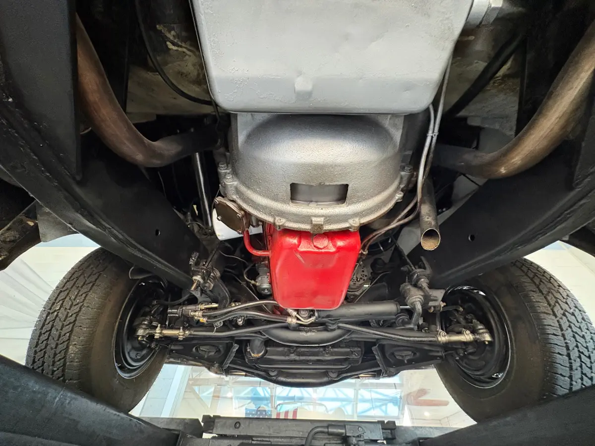 Vehicle photo 54