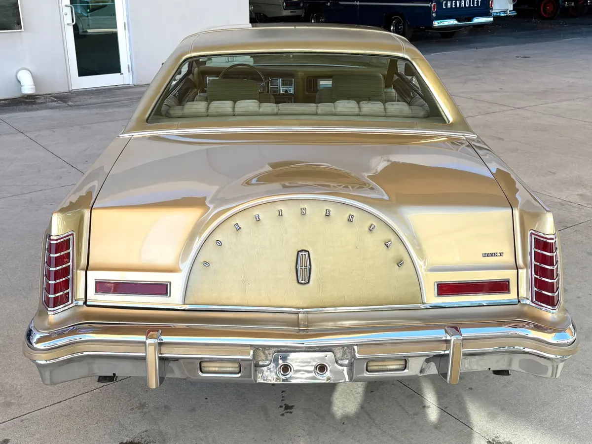 Vehicle photo 9